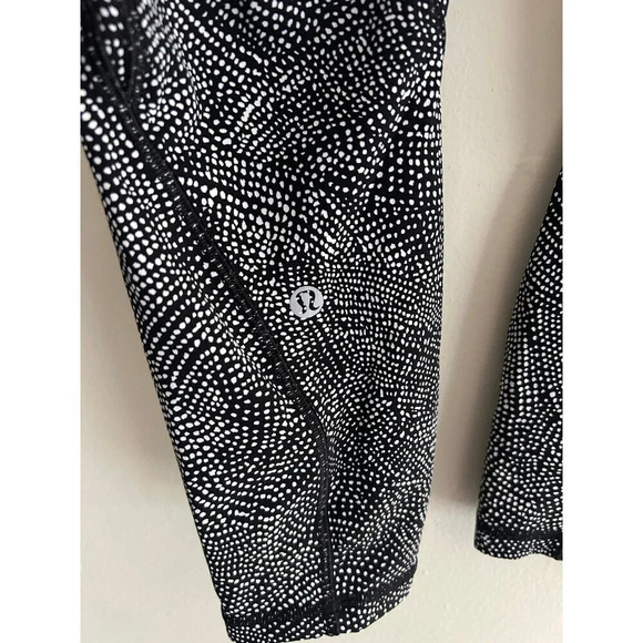 Women’s Lululemon Leggings Size 6 - Picture 3 of 3